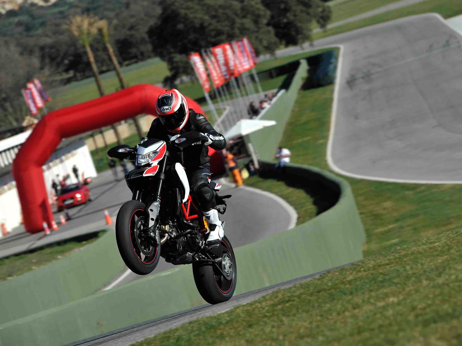 Сайт нового мотоцикл. Ducati Hypermotard 821. Ducati Hypermotard. Ducati Hypermotard SP 2014.